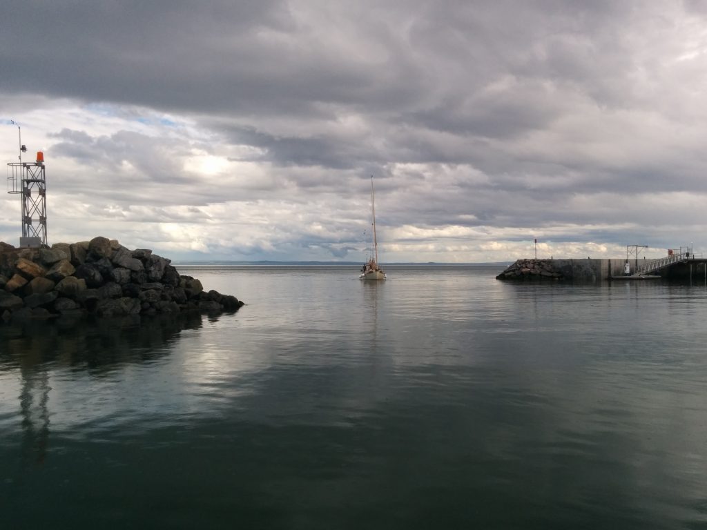 Bear Keeper entering Cap-à-l'Aigle