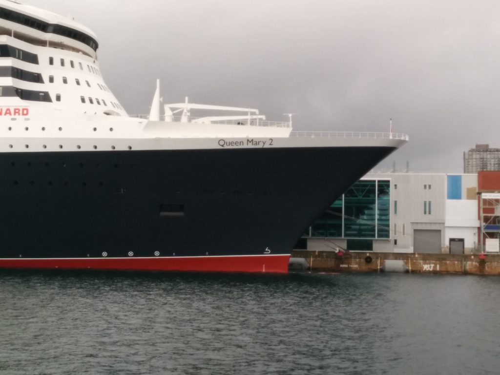 QM2 Bow